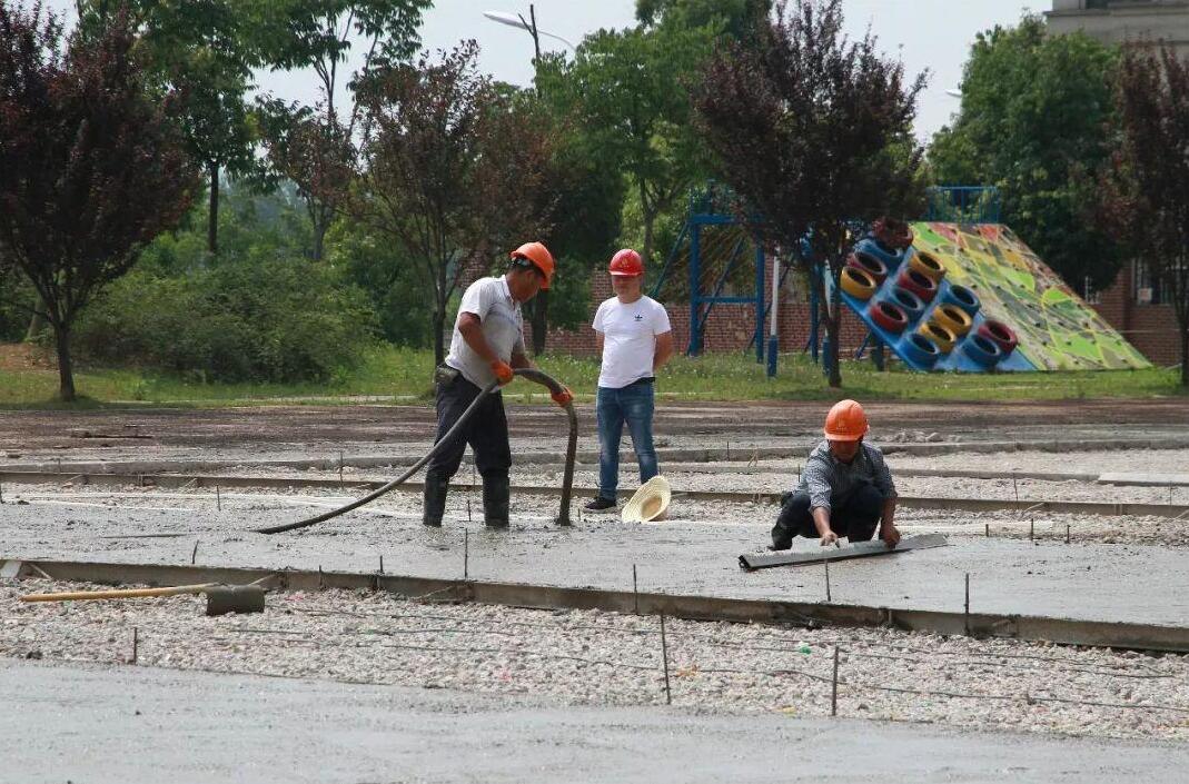 塑胶跑道水泥基础施工