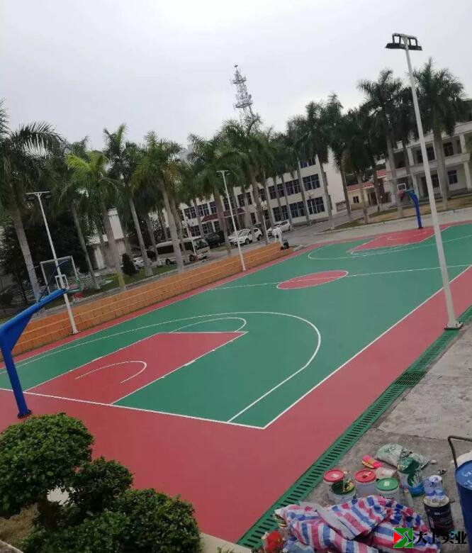 旧硅PU篮球场翻新完工