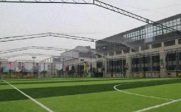 楼顶足球场、笼式足球场建设