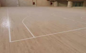 深圳福安学校木地板篮球场