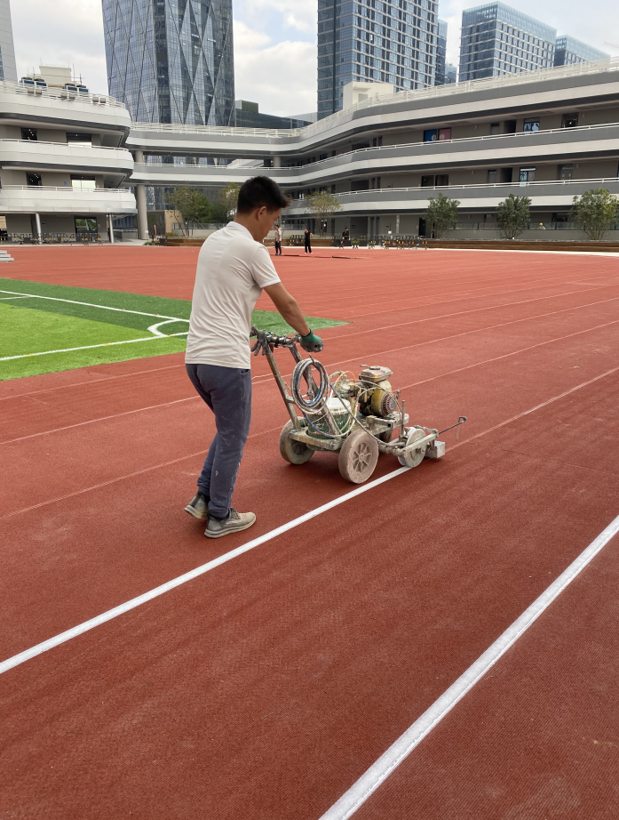 深圳市龙华格致中学塑胶跑道施工